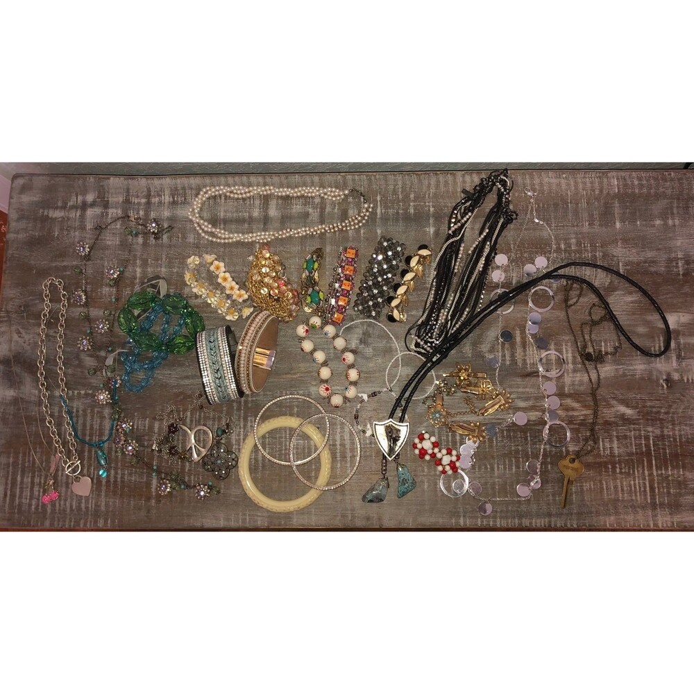 Lot Costume Jewelry 25 pieces